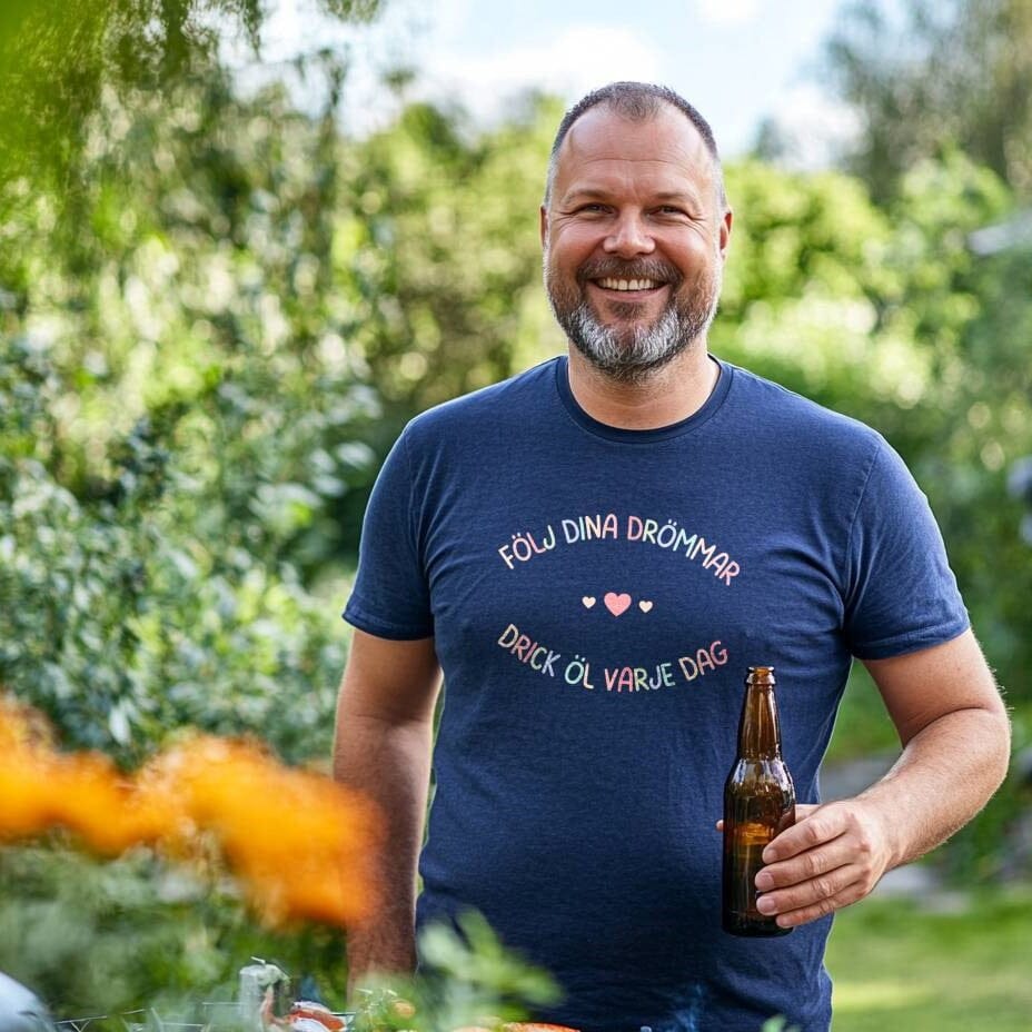 Följ dina drömmar - drick öl varje dag - T-shirt 