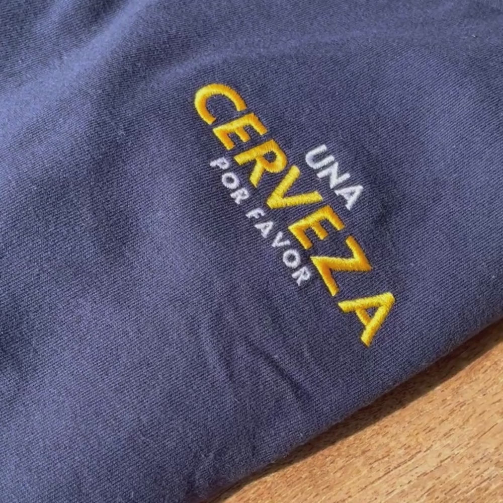 Ladda video: Video som visar t-shirts med brodyr